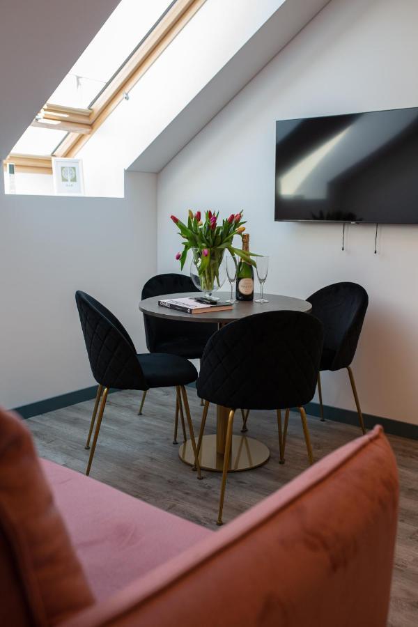 M8 Stylish One-Bedroom Apartment カウナス エクステリア 写真